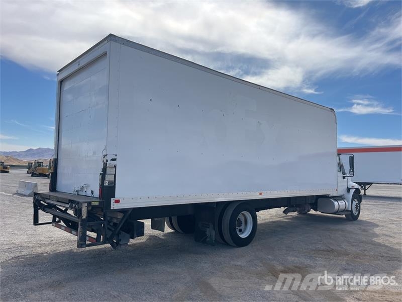 International 4300 Camiones con caja de remolque