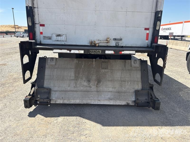 International 4300 شاحنات ذات هيكل صندوقي