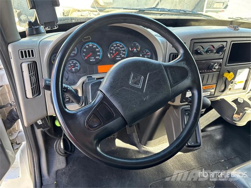 International 4300 ボックスボディー、ウイング、箱車