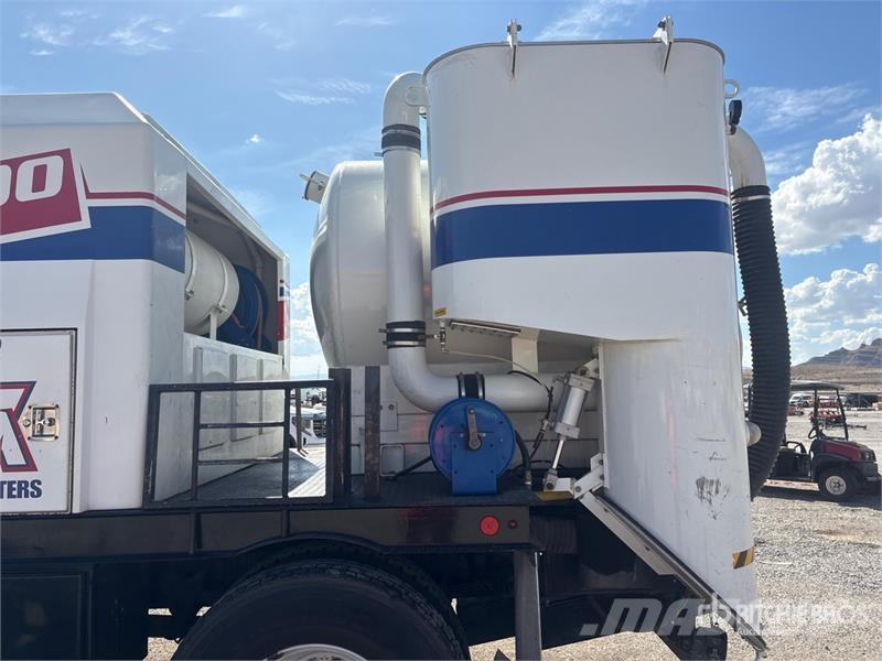 International 4300 شاحنات مزدوجة / خلخلة