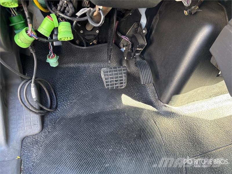 International 4300 ボックスボディー、ウイング、箱車