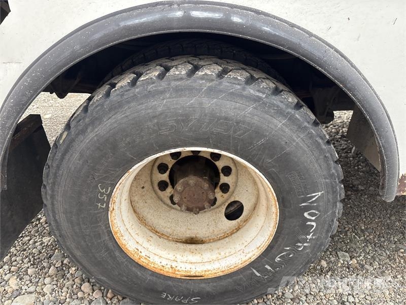 International 4300 Mobilās urbšanas platformu automašīnas