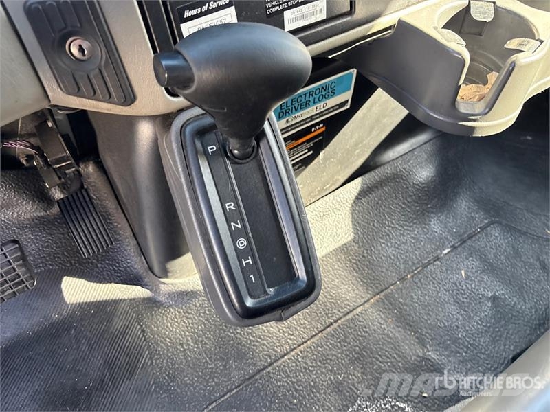 International 4300 ボックスボディー、ウイング、箱車