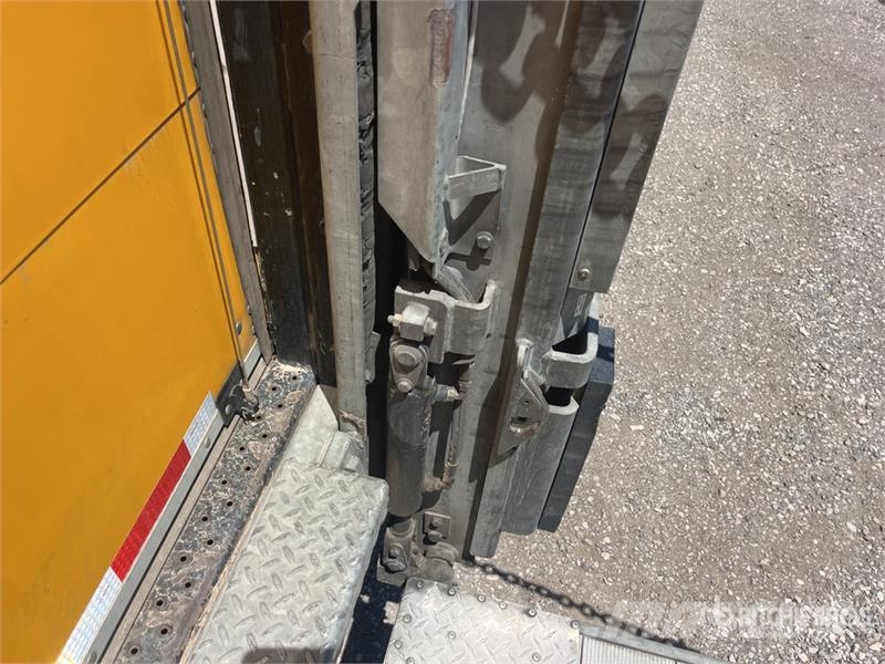 International 4300 Kofferaufbau