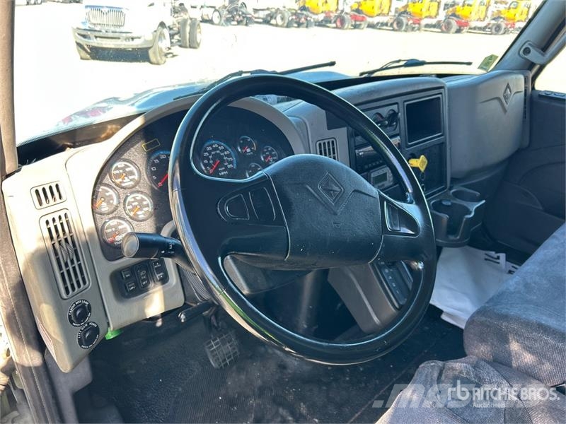 International 4300 Skriňová nadstavba