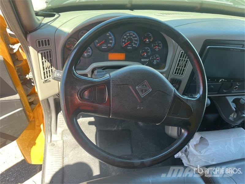 International 4300 Kofferaufbau