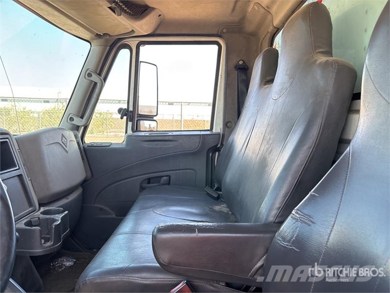 International 4300 Tovornjaki zabojniki
