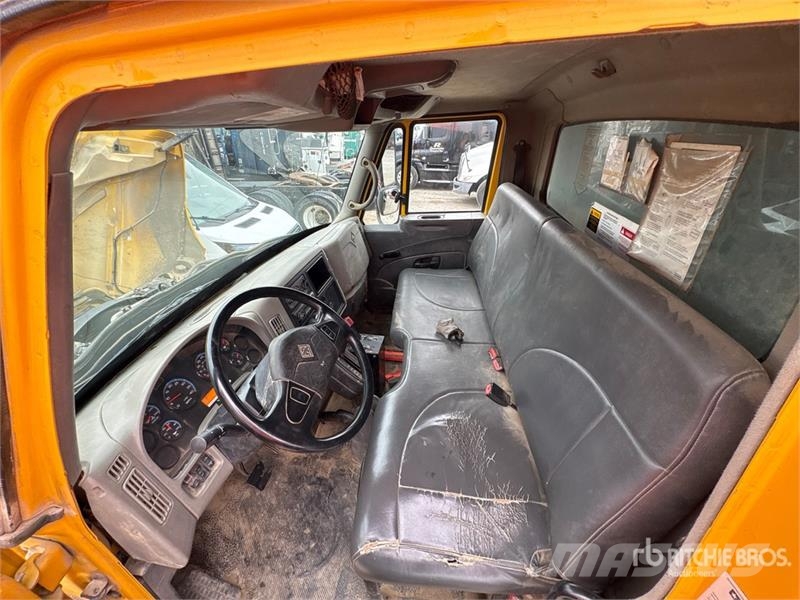International 4300 Billenő teherautók