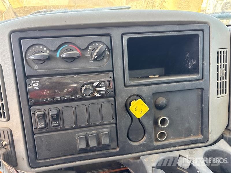 International 4300 Kabiny a interiér
