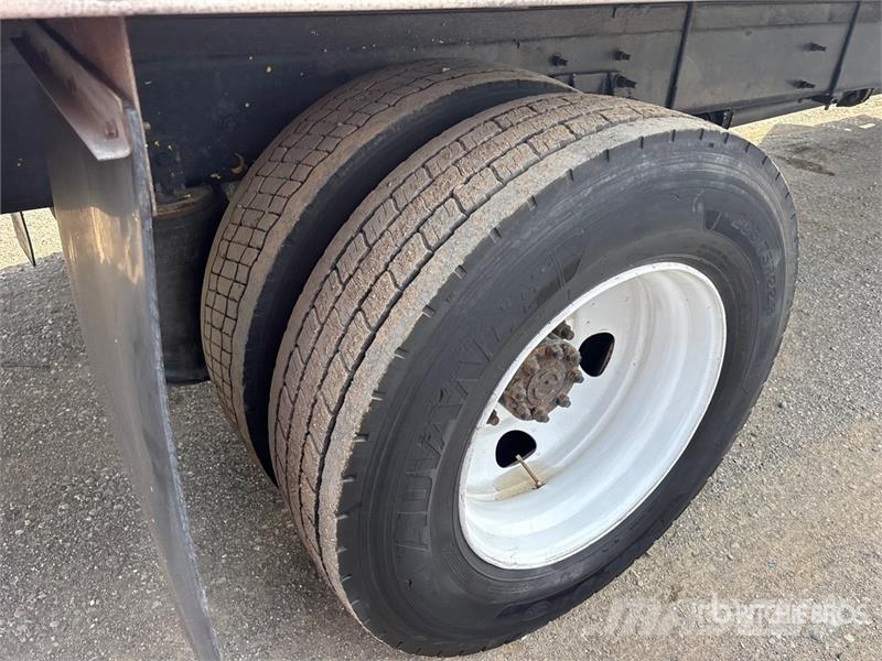 International 4300 Camiones con caja de remolque