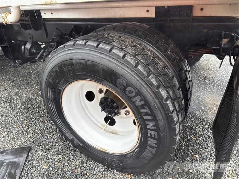 International 4300 Auto-tanques
