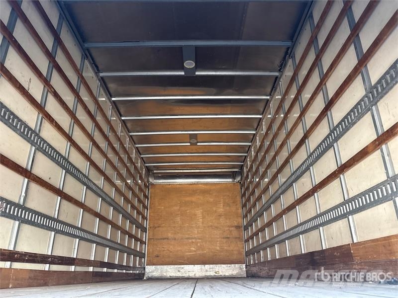 International 4300 شاحنات ذات هيكل صندوقي