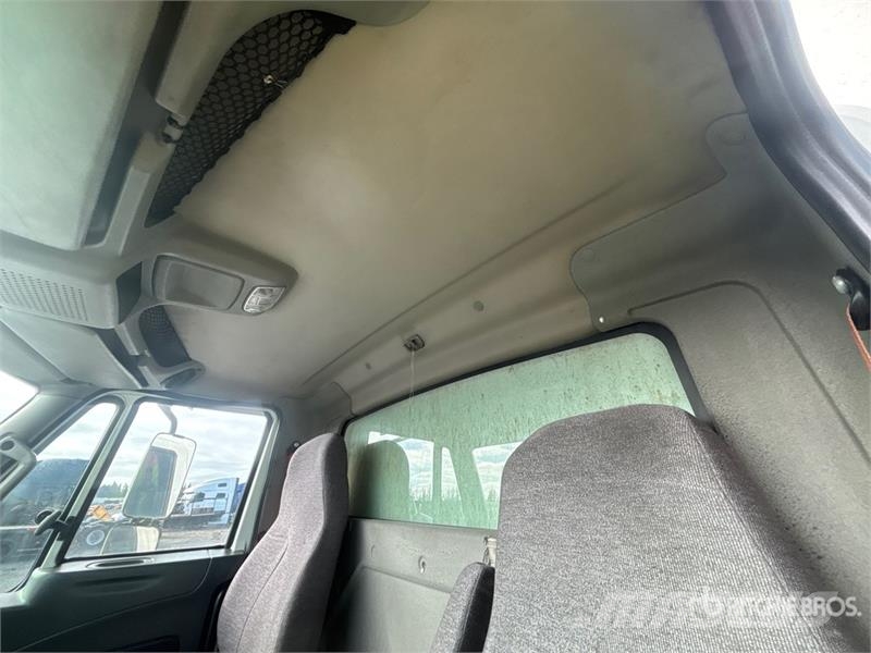 International 4300 Furgons