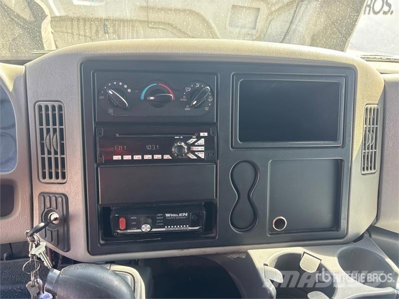 International 4300 شاحنات مزدوجة / خلخلة
