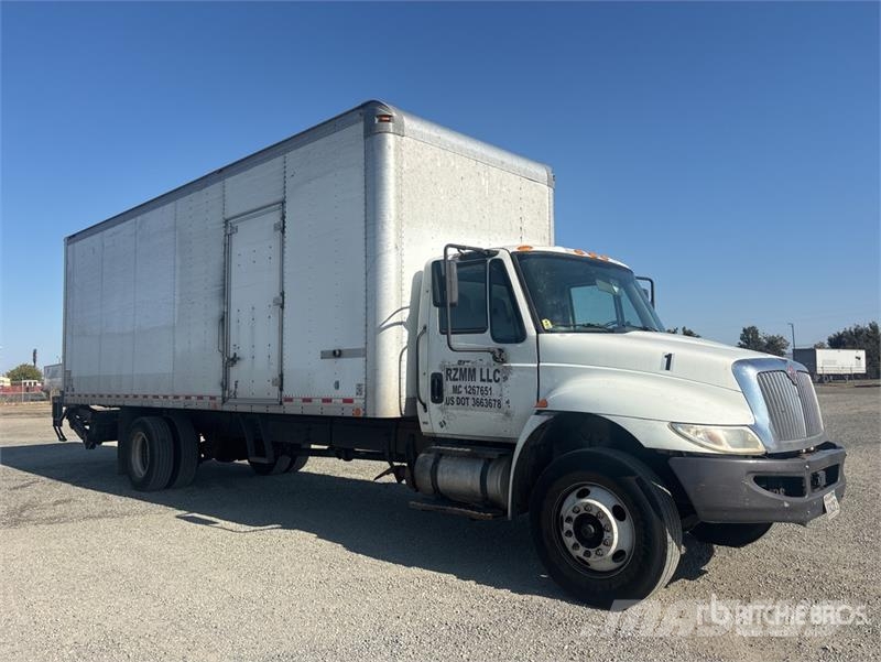 International 4300 Kofferaufbau