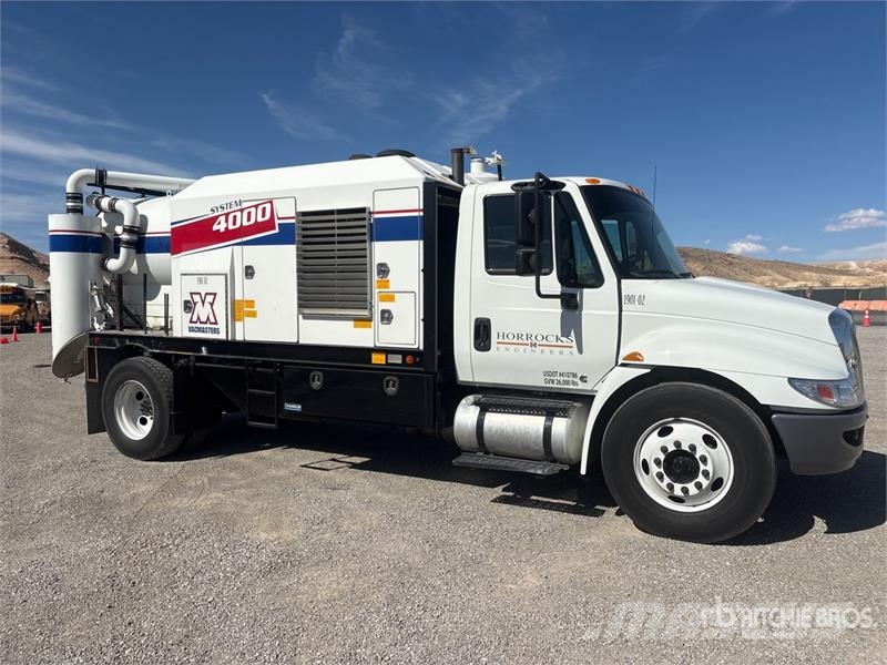 International 4300 شاحنات مزدوجة / خلخلة