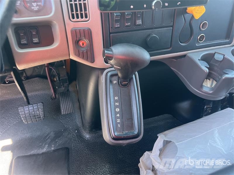 International 4300 Kofferaufbau