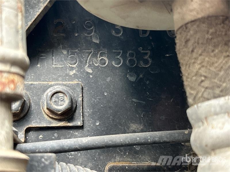 International 4300 Vieglais kravas automobilis/izkraušana no sāniem