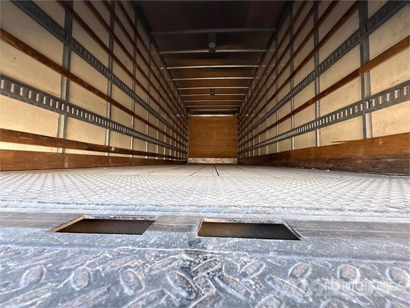 International 4300 شاحنات ذات هيكل صندوقي