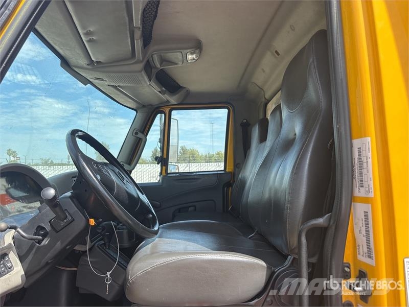 International 4300 Фургони