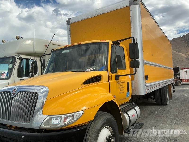 International 4300 Тягачі