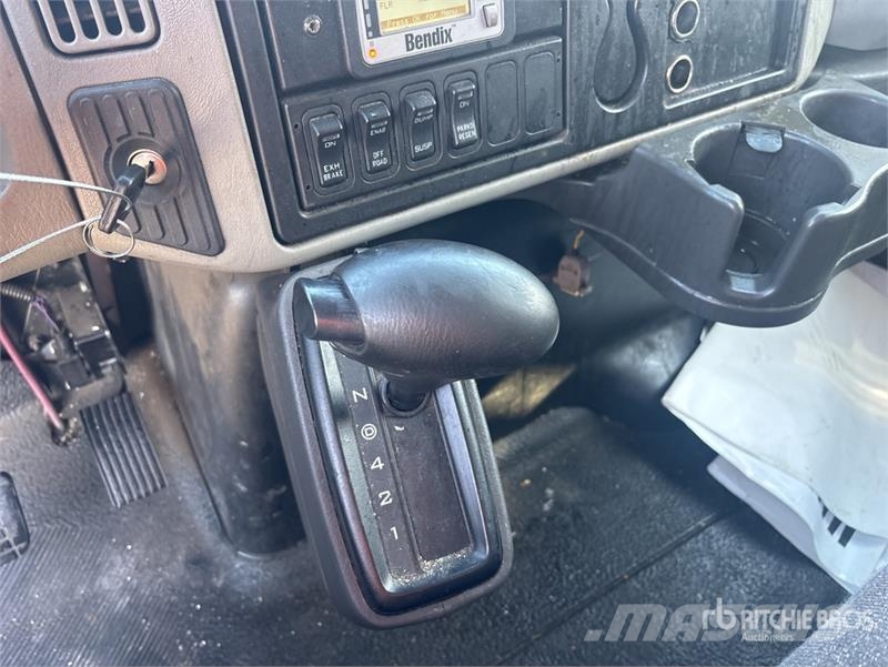 International 4300 Kofferaufbau