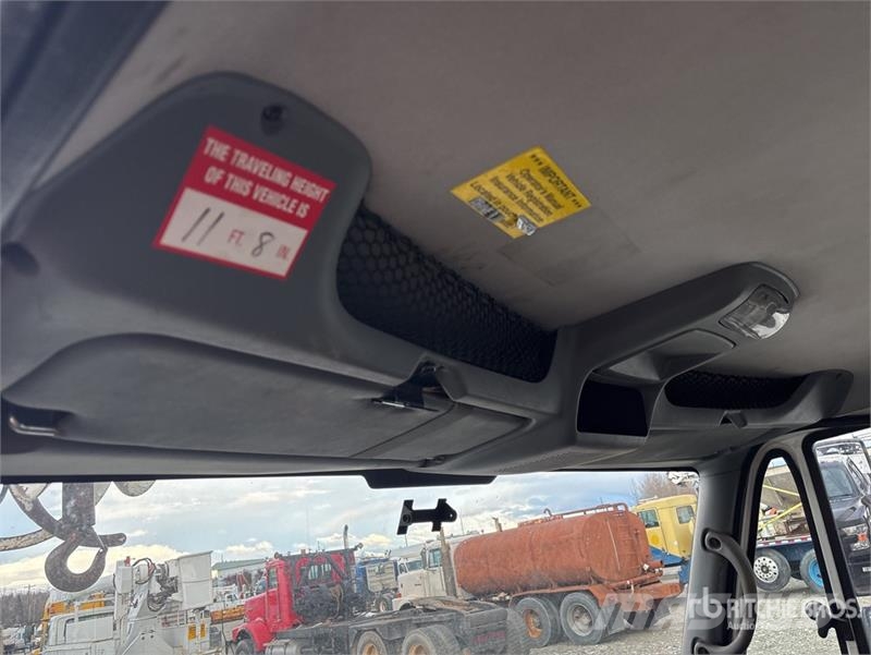 International 4300 Mobilās urbšanas platformu automašīnas