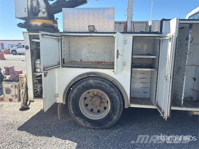 International 4300 4x2 Service Truck Forsvar/Miljø