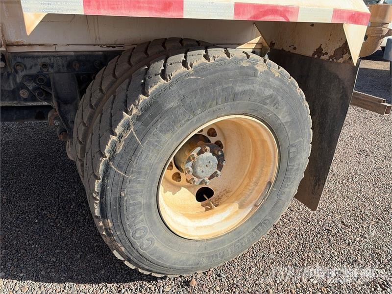 International 4300 SBA Wassertanker