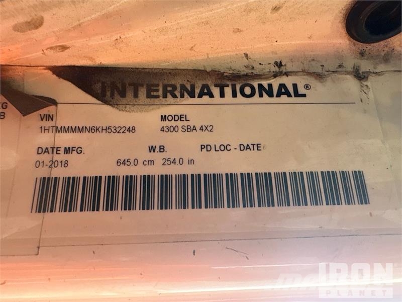 International 4300 SBA Šleperi za vozila