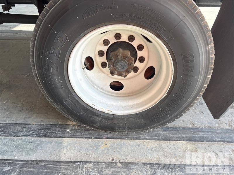 International 4300 SBA شاحنات ذات هيكل صندوقي