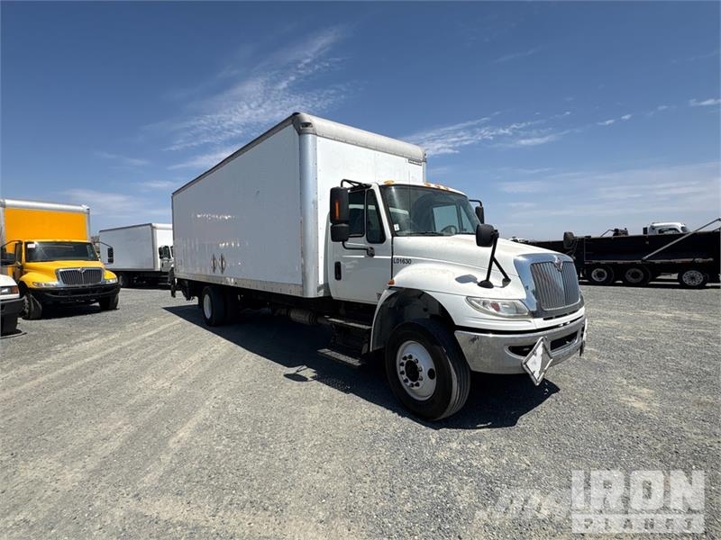 International 4300 SBA Camiones con caja de remolque