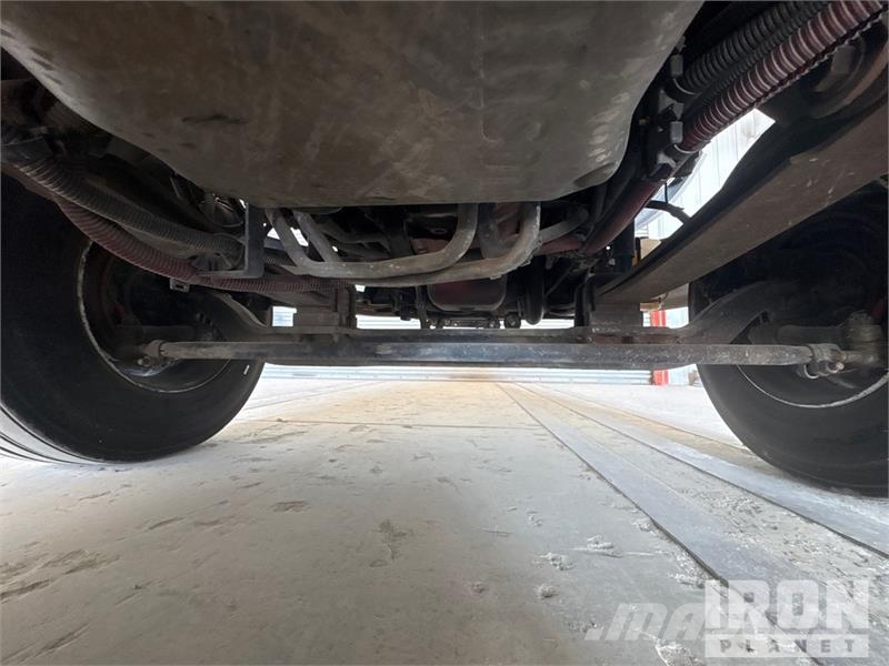 International 4300 SBA شاحنات ذات هيكل صندوقي