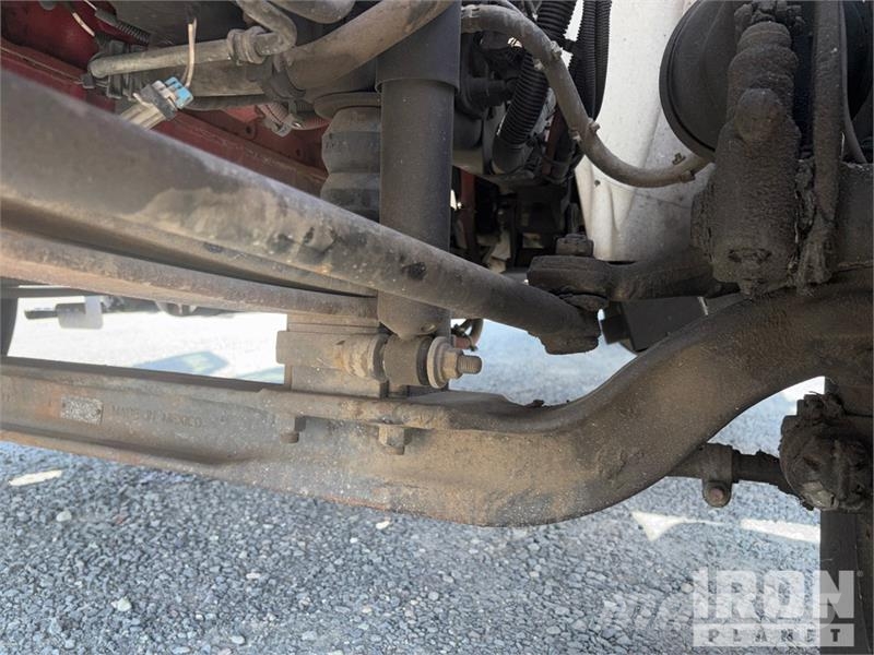 International 4300 SBA Camiones con caja de remolque