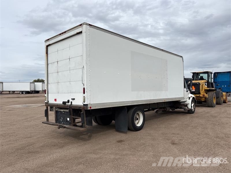 International 4300 SBA Camiones con caja de remolque