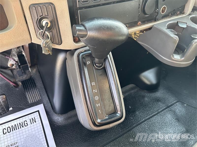 International 4300 SBA Furgons