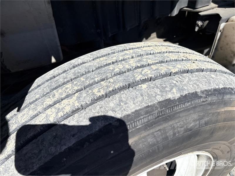 International 4300 SBA ボックスボディー、ウイング、箱車