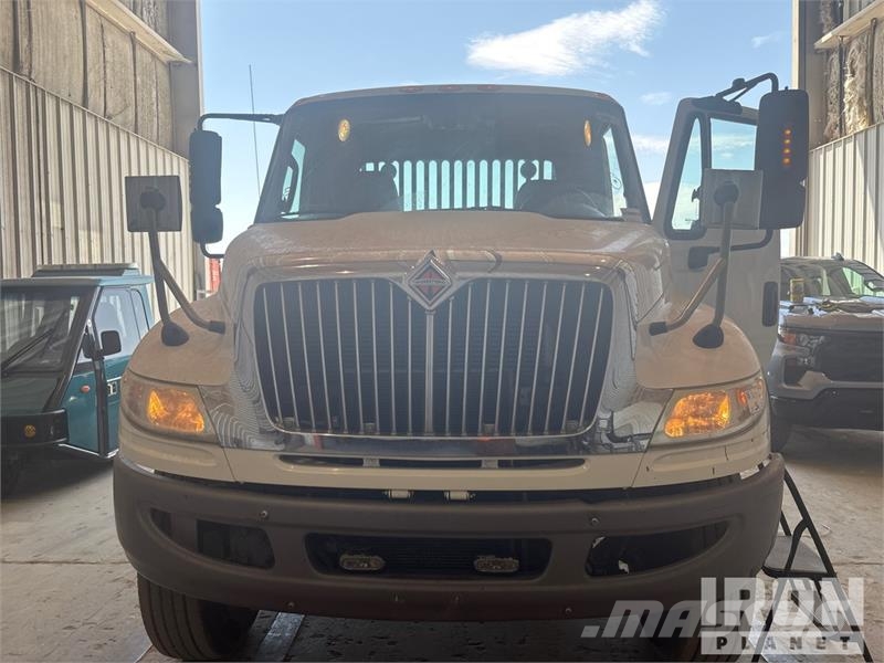 International 4300 SBA Šleperi za vozila