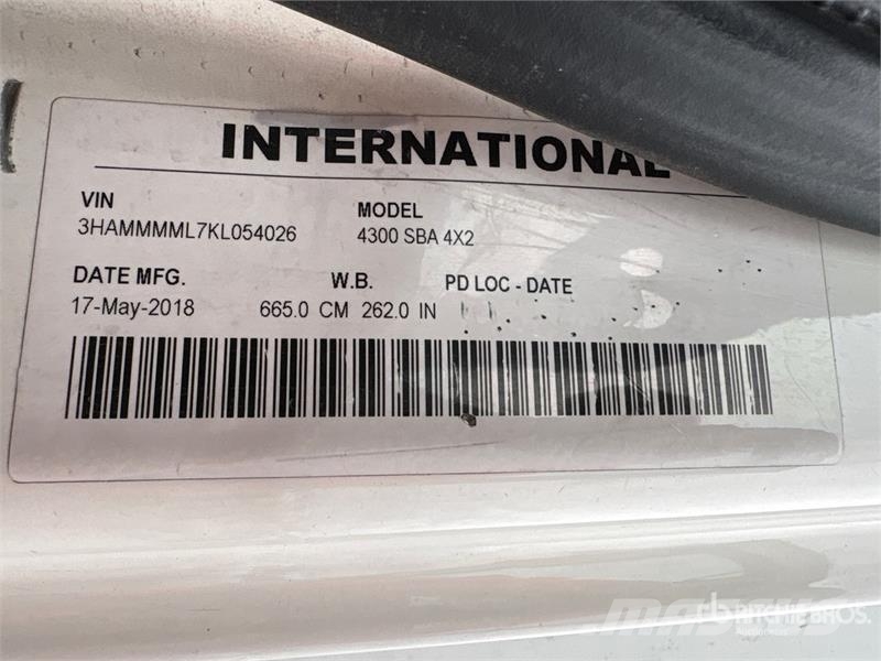 International 4300 SBA Sunkvežimiai su dengtu kėbulu