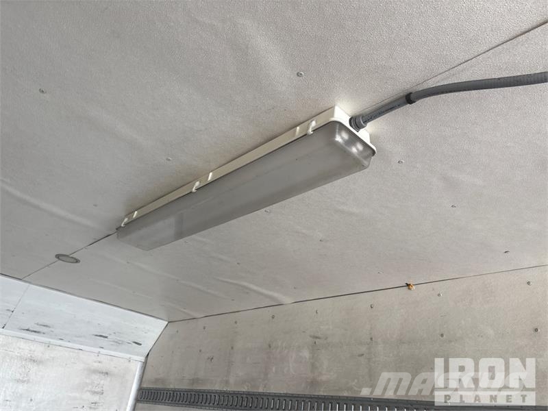 International 4300 SBA Camiones con caja de remolque