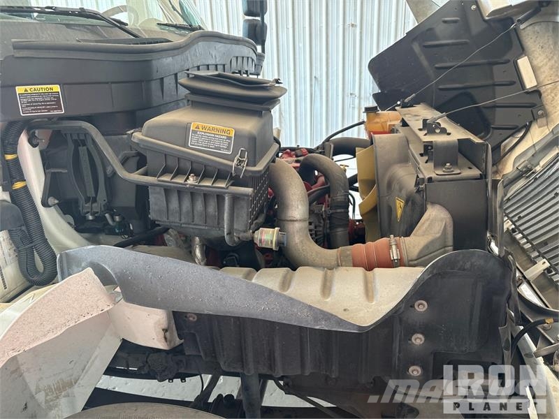 International 4300 SBA شاحنات ذات هيكل صندوقي