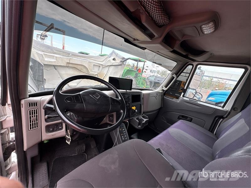 International 4300 SBA Sunkvežimiai su dengtu kėbulu