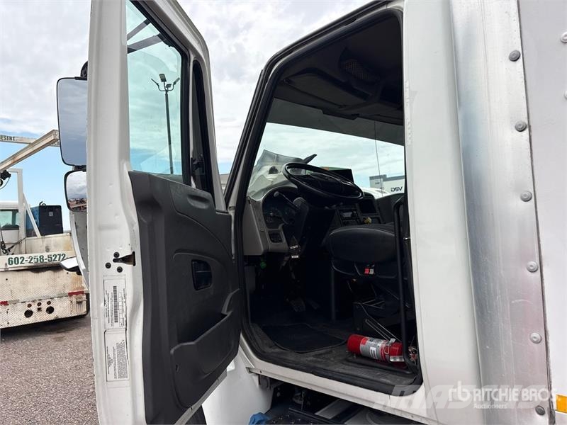 International 4300 SBA Sunkvežimiai su dengtu kėbulu