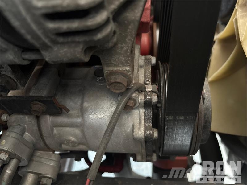 International 4300 SBA شاحنات ذات هيكل صندوقي