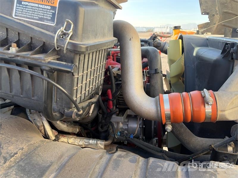 International 4300 SBA Wassertanker