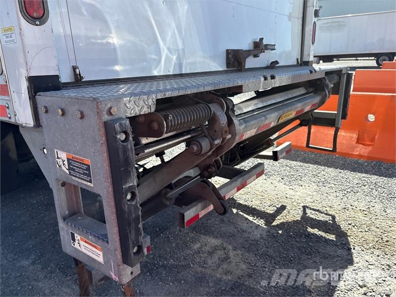 International 4300 SBA ボックスボディー、ウイング、箱車
