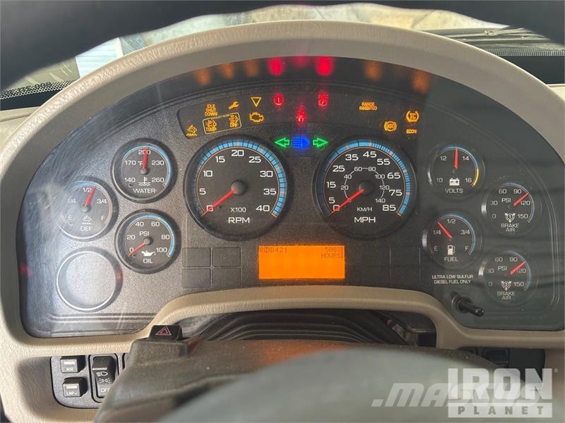 International 4300 SBA شاحنات ذات هيكل صندوقي