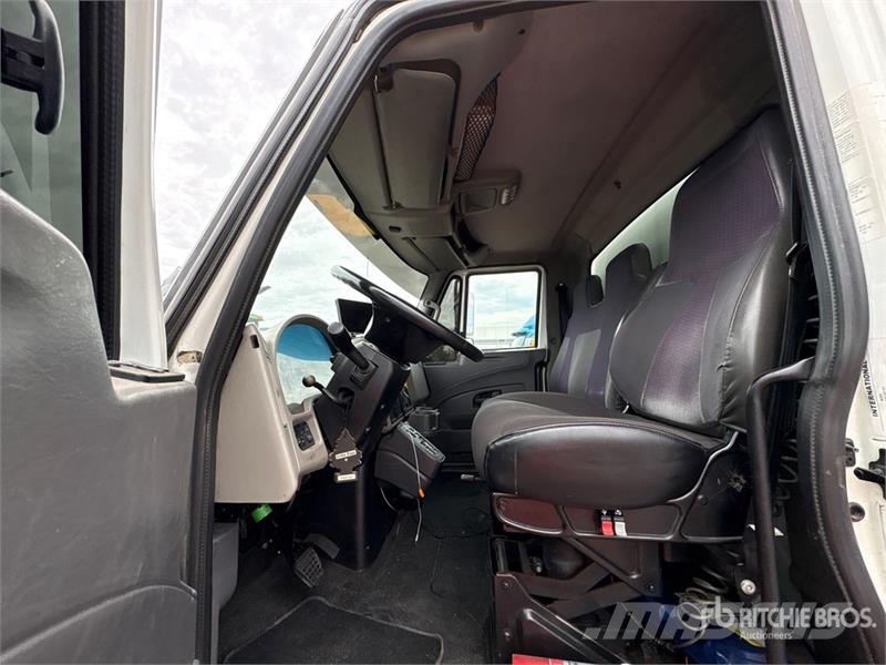 International 4300 SBA Sunkvežimiai su dengtu kėbulu