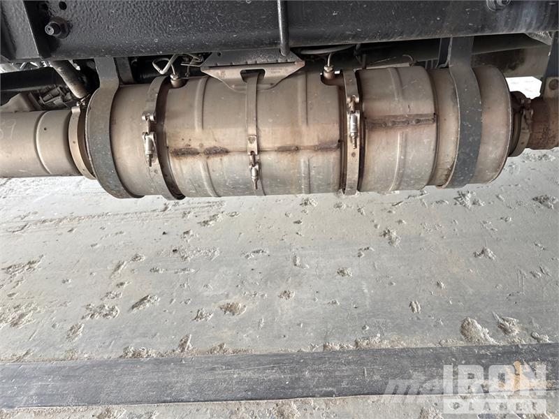 International 4300 SBA شاحنات ذات هيكل صندوقي