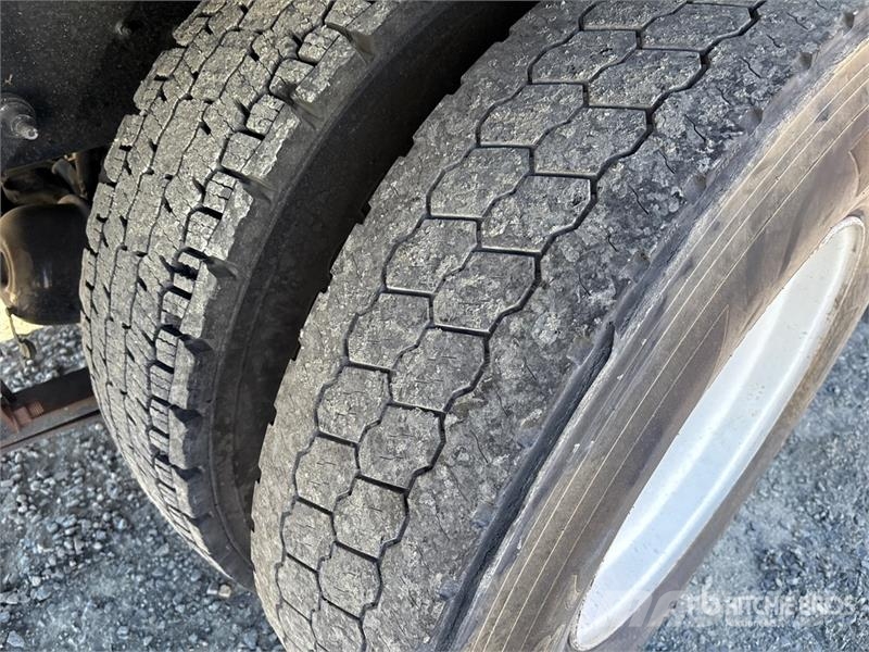 International 4300 SBA ボックスボディー、ウイング、箱車